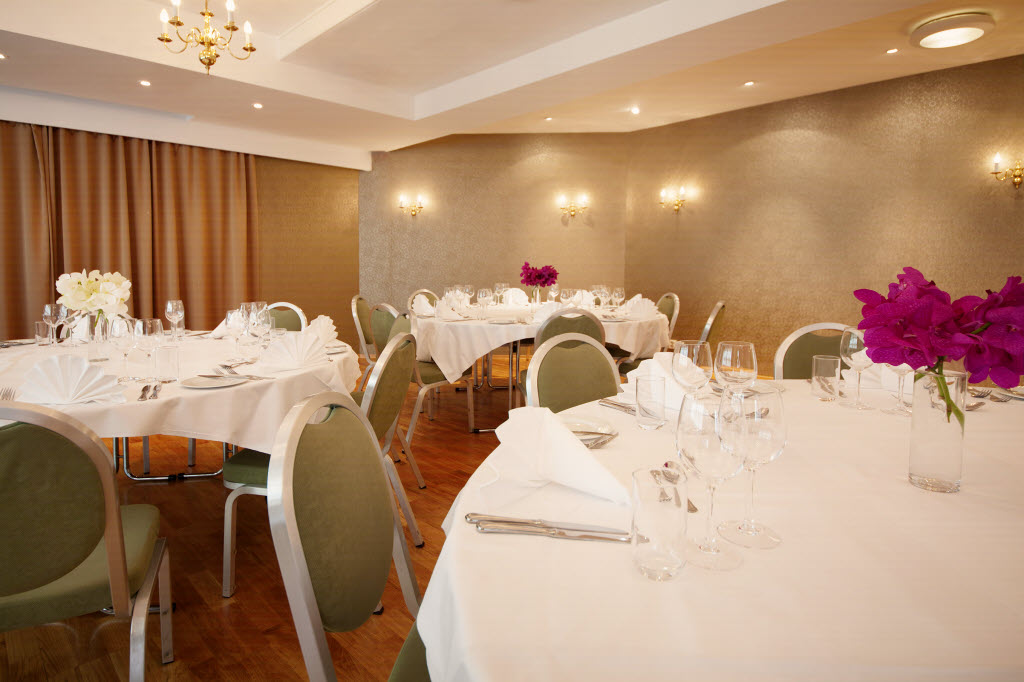 Copyright: Tord-Erik Andresen Restaurantbord dekket til middag, Scandic Neptun